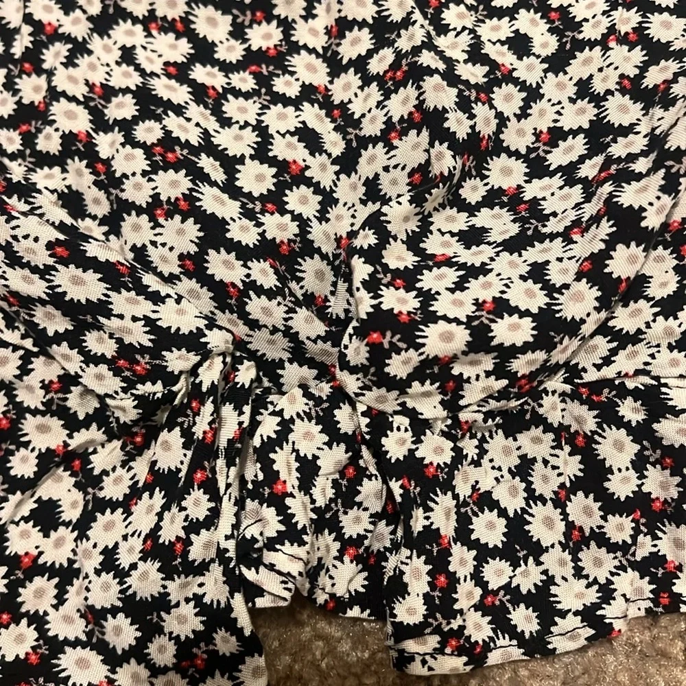 Good Luck Gem Cropped Ruffle Button Front Blouse XL - Picture 7 of 8